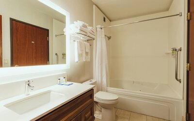Holiday Inn Express & Suites Davis - University Area by IHG