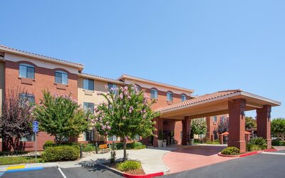 Holiday Inn Express & Suites Davis - University Area by IHG