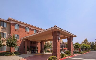 Holiday Inn Express & Suites Davis - University Area by IHG