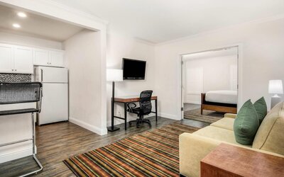 Aggie Inn, an Ascend Collection Hotel