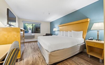 Days Inn by Wyndham Woodland