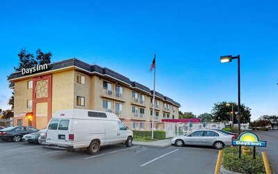 Days Inn by Wyndham Woodland