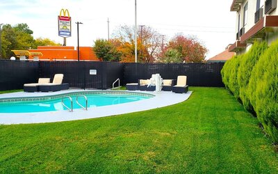 Days Inn by Wyndham Woodland