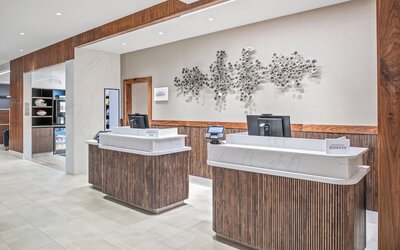 Courtyard By Marriott Woodland