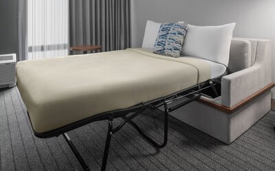 Courtyard By Marriott Woodland