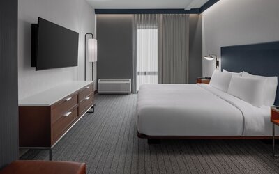 Courtyard By Marriott Woodland