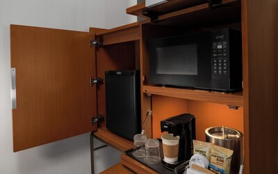 Courtyard By Marriott Woodland