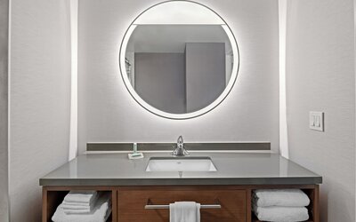 Courtyard By Marriott Woodland