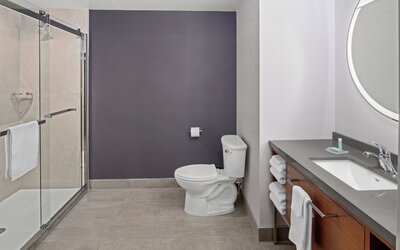 Courtyard By Marriott Woodland