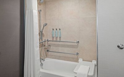 Courtyard By Marriott Woodland