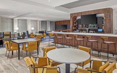 Courtyard By Marriott Woodland