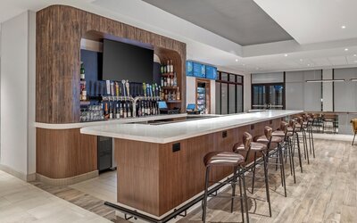 Courtyard By Marriott Woodland