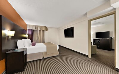 Best Western Plus Toronto North York Hotel & Suites
