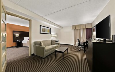 Best Western Plus Toronto North York Hotel & Suites