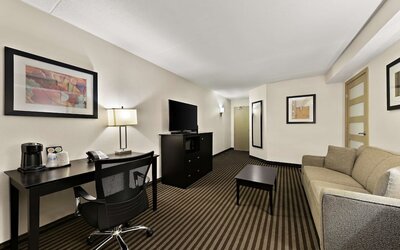 Best Western Plus Toronto North York Hotel & Suites