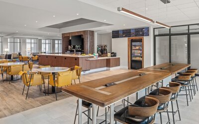 Courtyard By Marriott Woodland