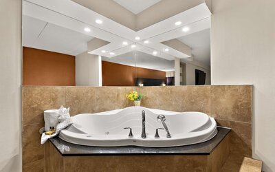 Best Western Plus Toronto North York Hotel & Suites