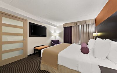 Best Western Plus Toronto North York Hotel & Suites