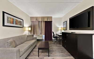 Best Western Plus Toronto North York Hotel & Suites