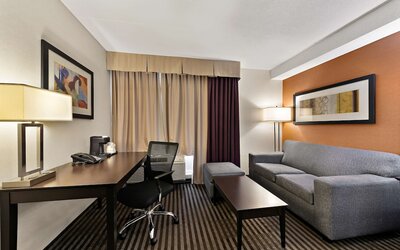 Best Western Plus Toronto North York Hotel & Suites