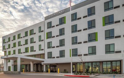 Courtyard By Marriott Woodland