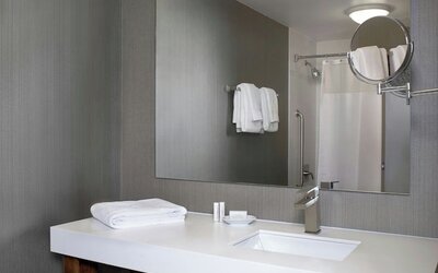 Courtyard by Marriott Downtown Toronto