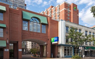 Holiday Inn Express Toronto - Downtown by IHG
