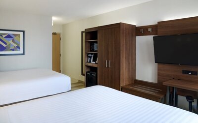Holiday Inn Express Toronto - Downtown by IHG