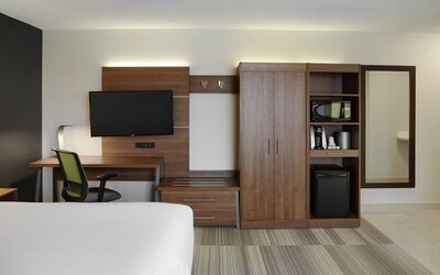 Holiday Inn Express Toronto - Downtown by IHG