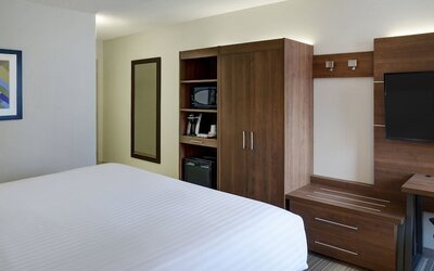 Holiday Inn Express Toronto - Downtown by IHG