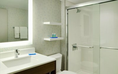 Holiday Inn Express Toronto - Downtown by IHG