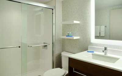 Holiday Inn Express Toronto - Downtown by IHG