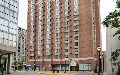 Holiday Inn Express Toronto - Downtown by IHG