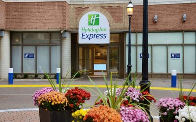 Holiday Inn Express Toronto - Downtown by IHG