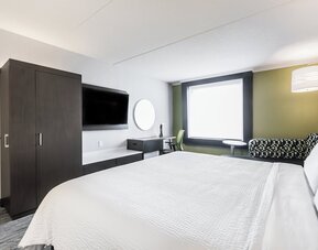 Holiday Inn Express & Suites Toronto Airport South by IHG
