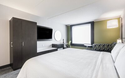 Holiday Inn Express & Suites Toronto Airport South by IHG