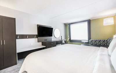 Holiday Inn Express & Suites Toronto Airport South by IHG