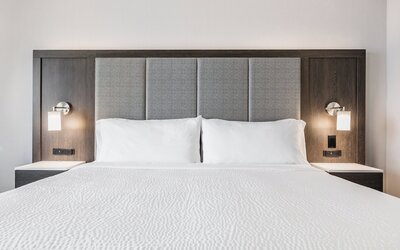 Holiday Inn Express & Suites Toronto Airport South by IHG