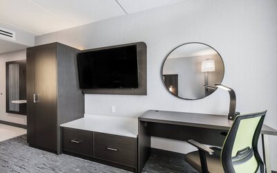 Holiday Inn Express & Suites Toronto Airport South by IHG