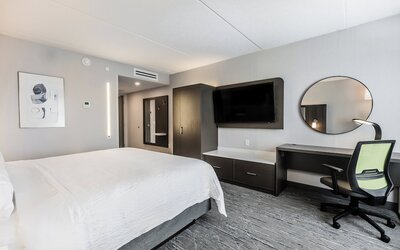 Holiday Inn Express & Suites Toronto Airport South by IHG