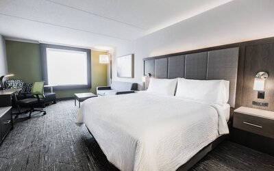 Holiday Inn Express & Suites Toronto Airport South by IHG