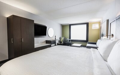 Holiday Inn Express & Suites Toronto Airport South by IHG