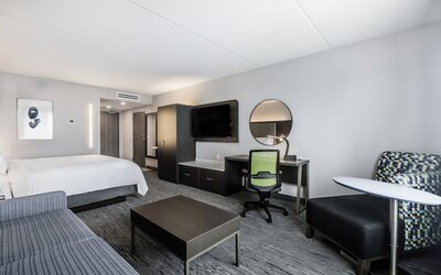Holiday Inn Express & Suites Toronto Airport South by IHG