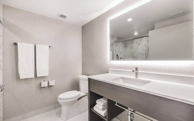 Holiday Inn Express & Suites Toronto Airport South by IHG