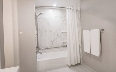 Holiday Inn Express & Suites Toronto Airport South by IHG