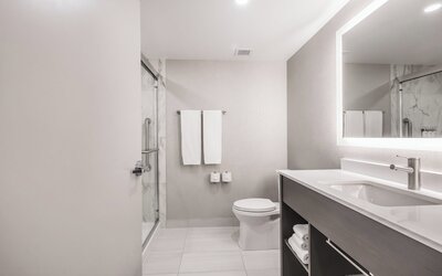 Holiday Inn Express & Suites Toronto Airport South by IHG