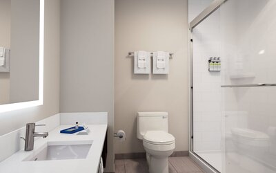 Holiday Inn Express & Suites Toronto Airport South by IHG