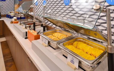 Holiday Inn Express & Suites Toronto Airport South by IHG