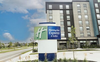 Holiday Inn Express & Suites Toronto Airport South by IHG