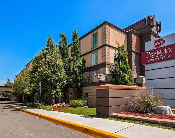 Best Western Premier Toronto Airport Carlingview Hotel